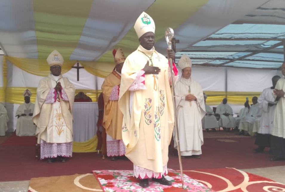 1720355146530 1 Bas   Uélé/ Diocèse de Buta: Mgr Martin BANGA Ayanyaki, nouvel Évêque de Buta, a été sacré et prend possession canonique de son siège épiscopal.